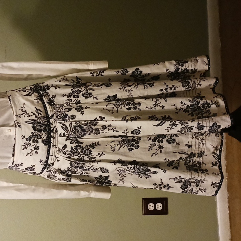 SPECIAL 2/$25 St. John's Bay High waisted floral skirt